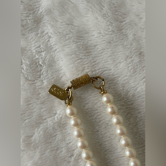 Amazing, vintage faux, pearl gold tone locket 1928 necklace with rose - Picture 6 of 6